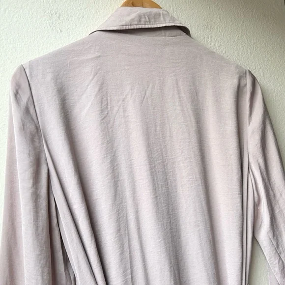 Barefoot Dreams Washed Satin Notch Collar Robe in Feather Sz S